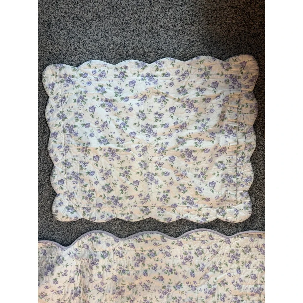 Vintage Floral Patchwork embroidered  Quilt 2 pc. Set Scalloped Edge Cottagecore
